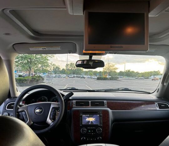 2013 Chevrolet Suburban LT full