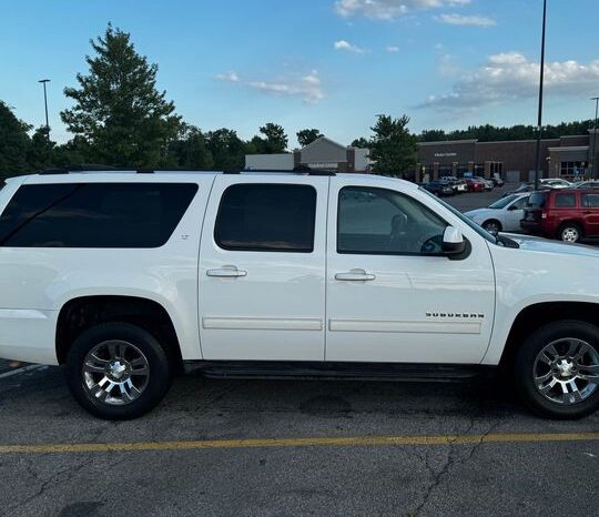 2013 Chevrolet Suburban LT full