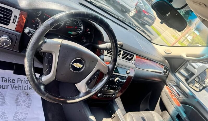 2013 Chevrolet Suburban LT full