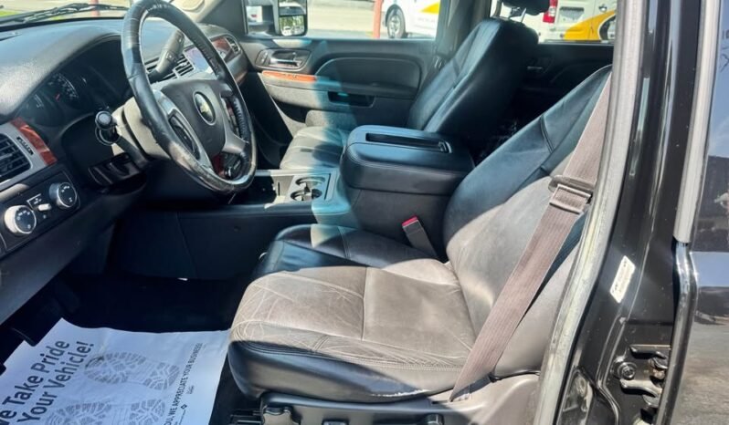 2013 Chevrolet Suburban LT full